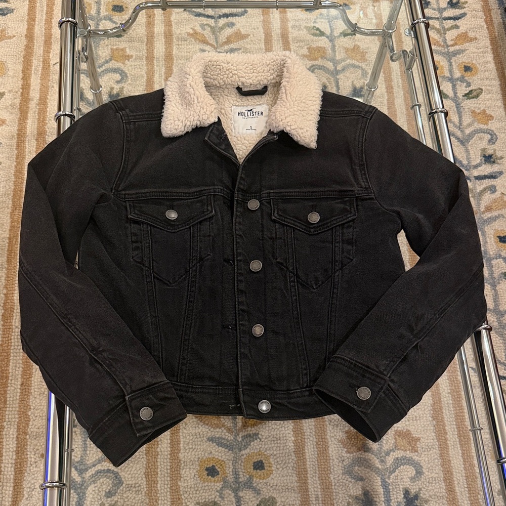 Hollister Black Denim Sherpa lined Jacket with Cream Sherpa Collar